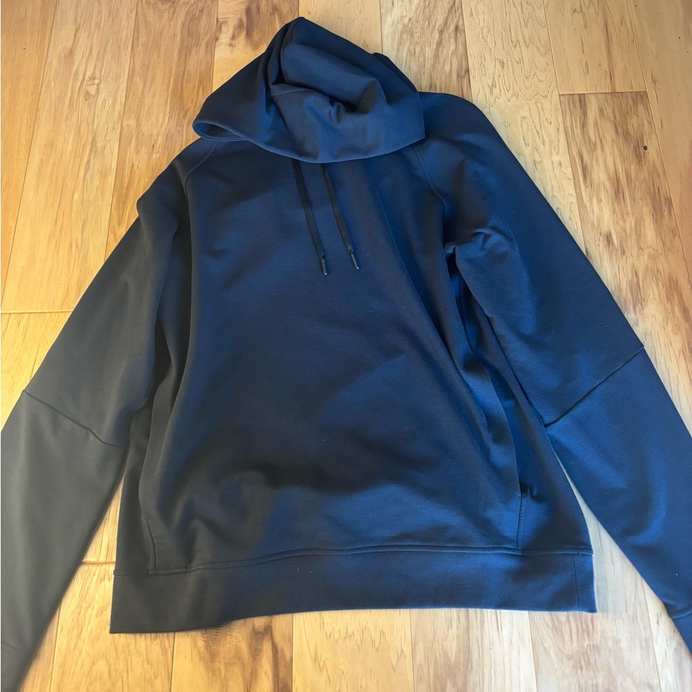 Lululemon Men's Black Hoodie